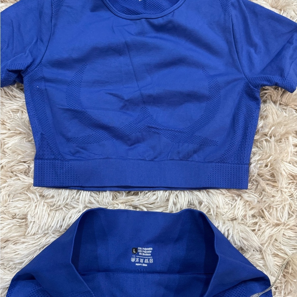 Royal Blue Seamless 2-Piece Workout Set (Size L) - Picture 5 of 7